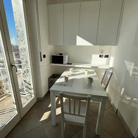 Apartament Di Lusso Con Vista Regina Mediolan